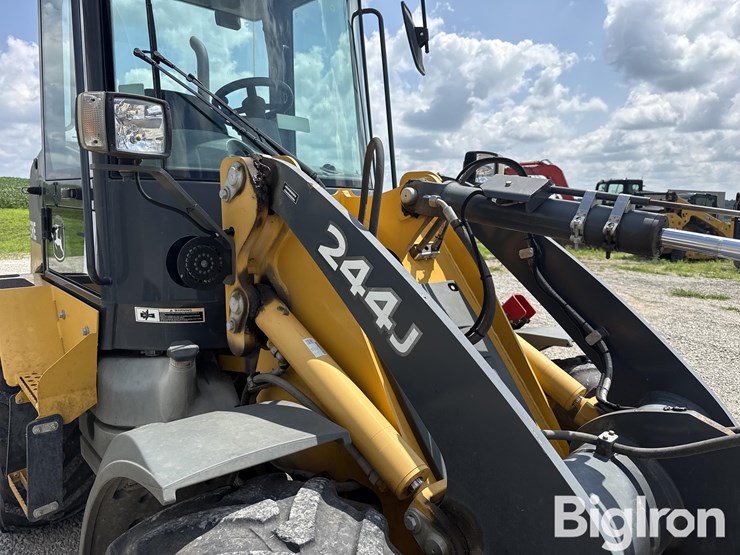 2014-deere-244j-image-10