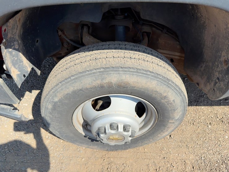 2005-chevrolet-3500-image-11