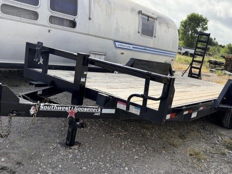 l4---2019-southwest-gooseneck-bumper-pull-trailer-image-1