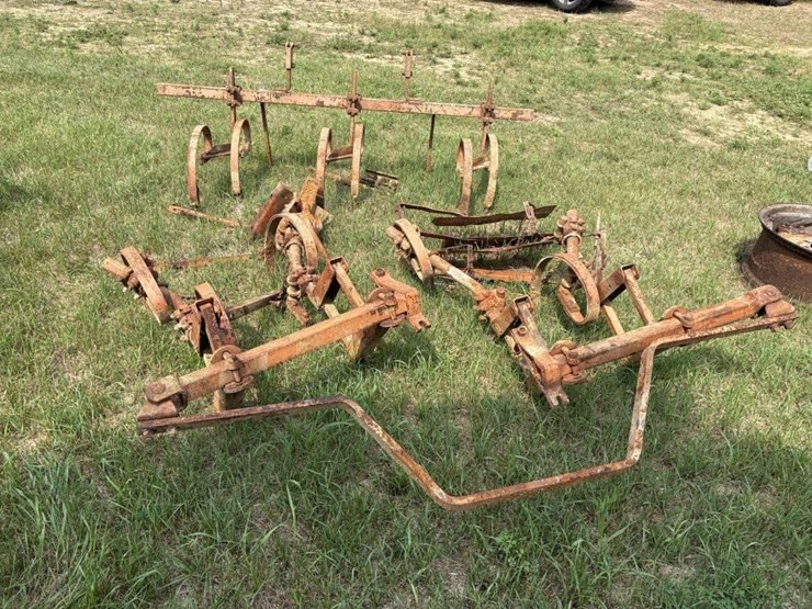 allis-chalmers-2-row-cultivator---off-ca-image-4