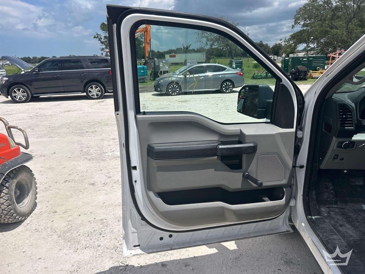 2017-ford-f150-image-13