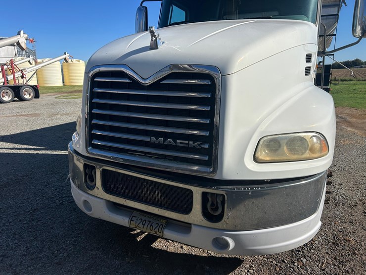 2012-mack-tender-truck-w/adams-rear-discharge-bed-auger-image-12