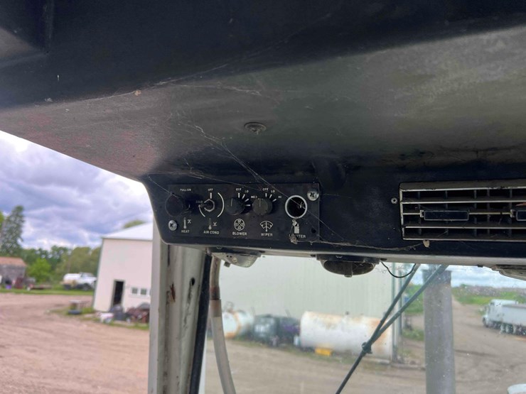 case-ih-1370-agri-king-tractor-image-10