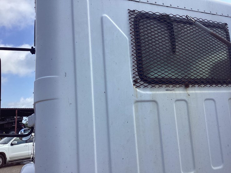 2006-freightliner-cst120-image-29