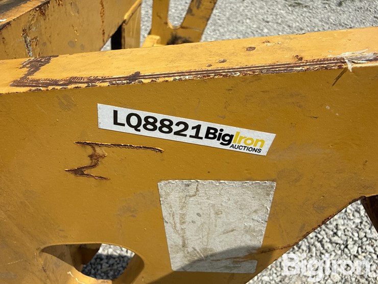 john-deere-wheel-loader-pallet-forks-image-16