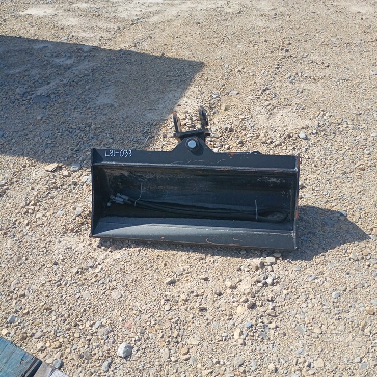 #26118 • Future Hydraulic Tilt Bucket Mini Excavator Attachment