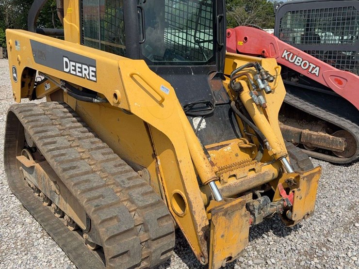 john-deere-skid-steer-image-1