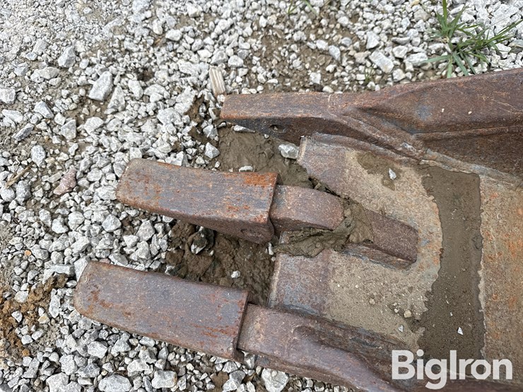 geith-12”-mini-excavator-bucket-image-10