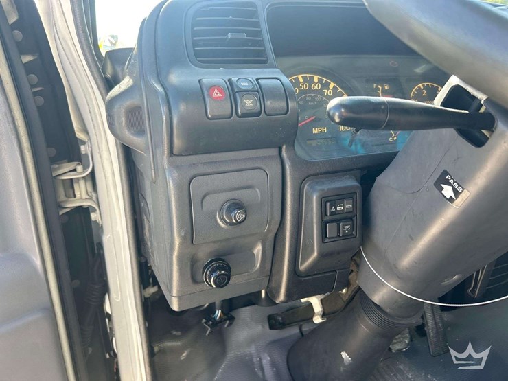 2006-isuzu-npr-image-19