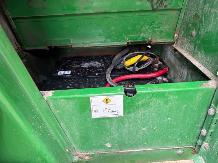 2005-john-deere-7400-image-38