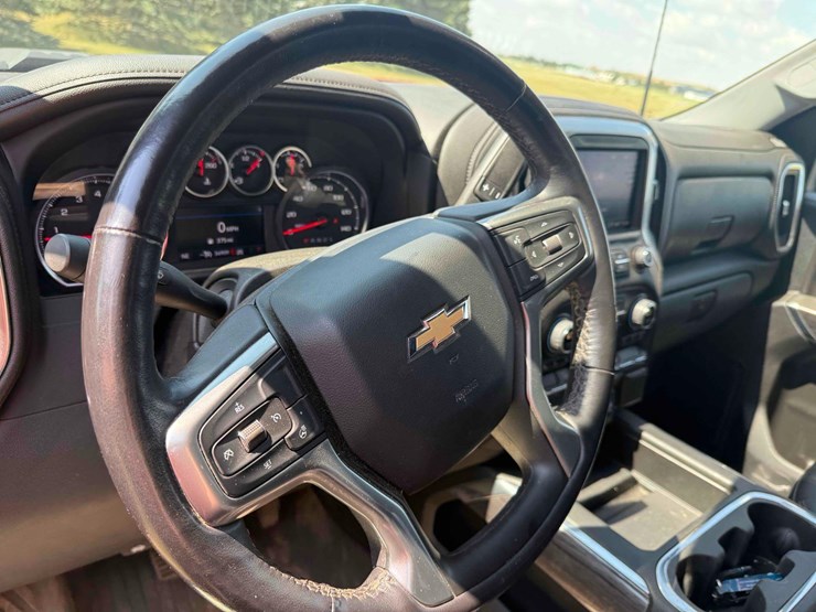 2022-chevrolet-3500-image-31