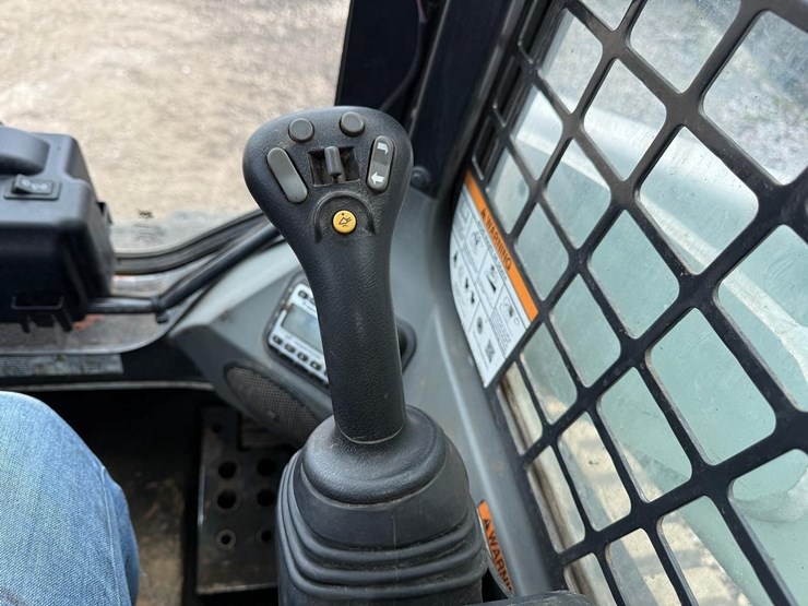 2020-bobcat-t770-image-21