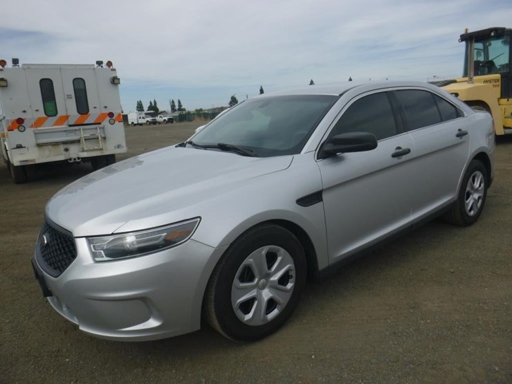 2015-ford-taurus-sedan-image-1