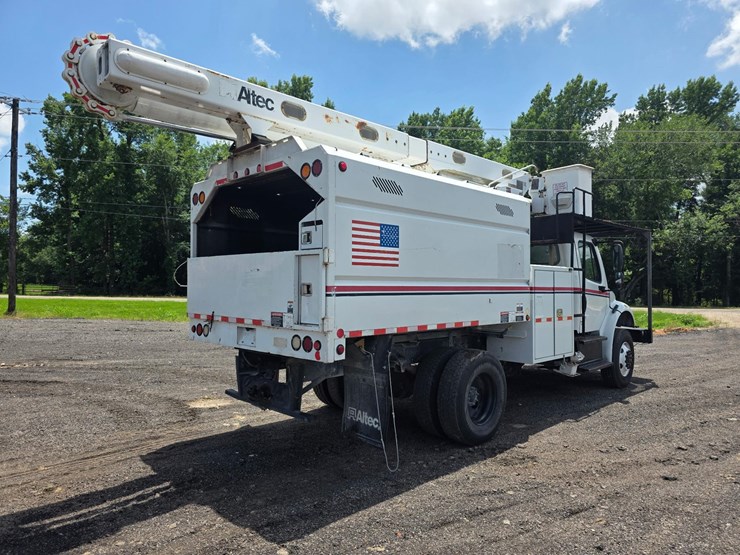 freightliner-bucket-truck-image-7
