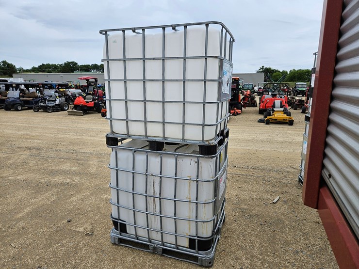 #197-•-2---plastic-tanks-image-3