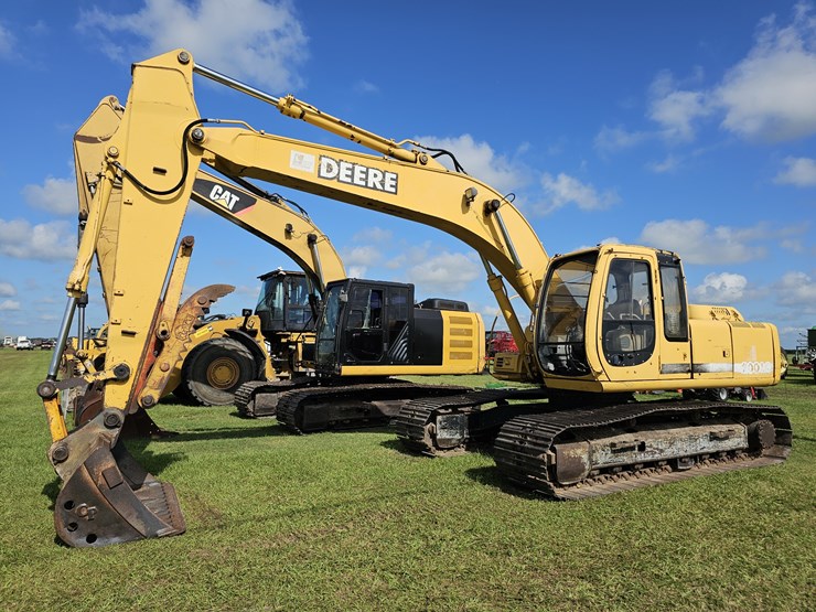 deere-200-lc-image-1