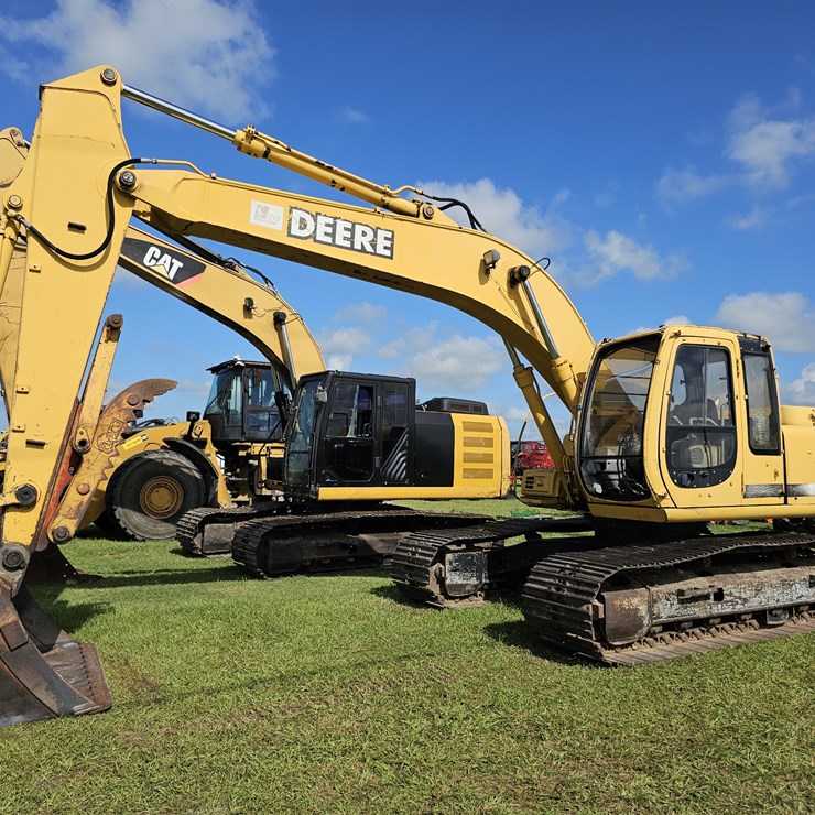 DEERE 200 LC