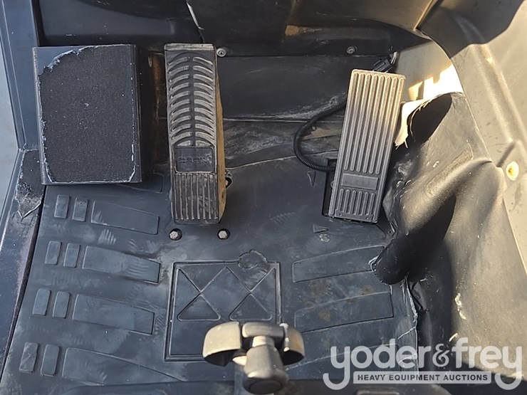 2019-genie-gth1544-image-51
