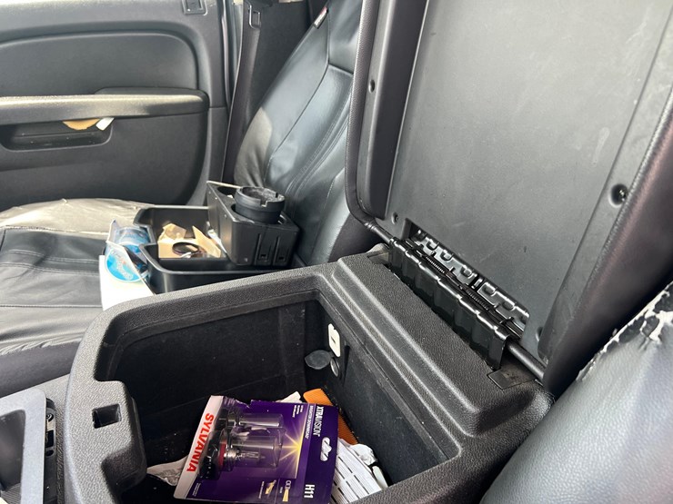 2012-chevrolet-suburban-image-37