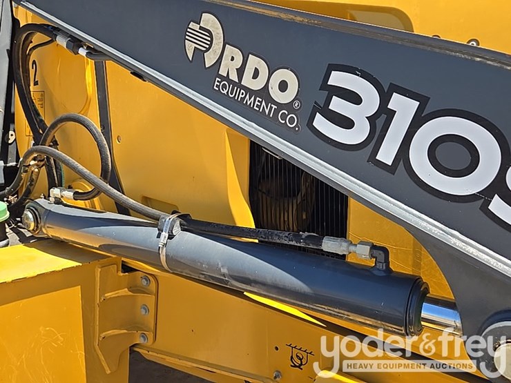2019-deere-310sl-image-24