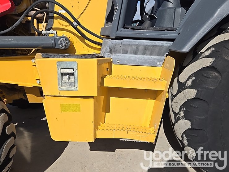 2019-deere-310sl-image-34