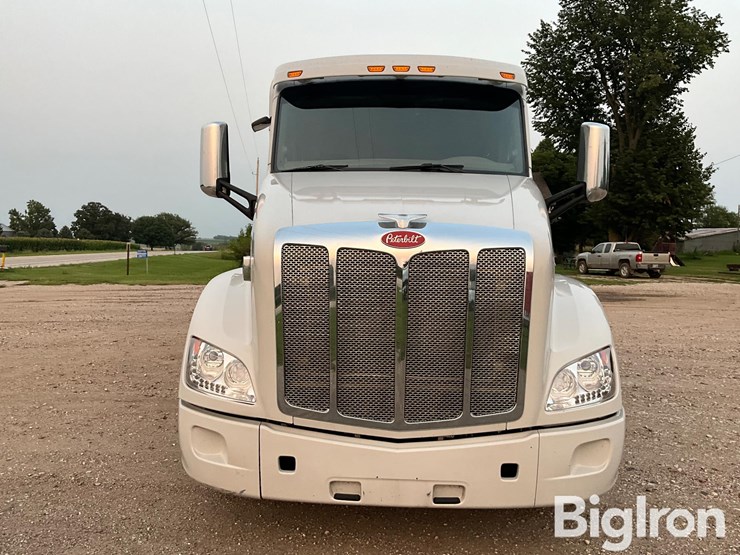 2016-peterbilt-579-image-2