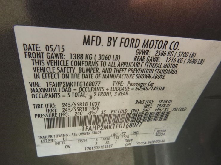 2015-ford-taurus-sedan-image-16