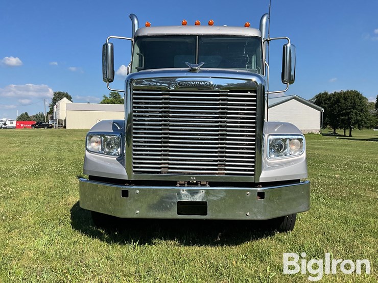2016-freightliner-122sd-image-2