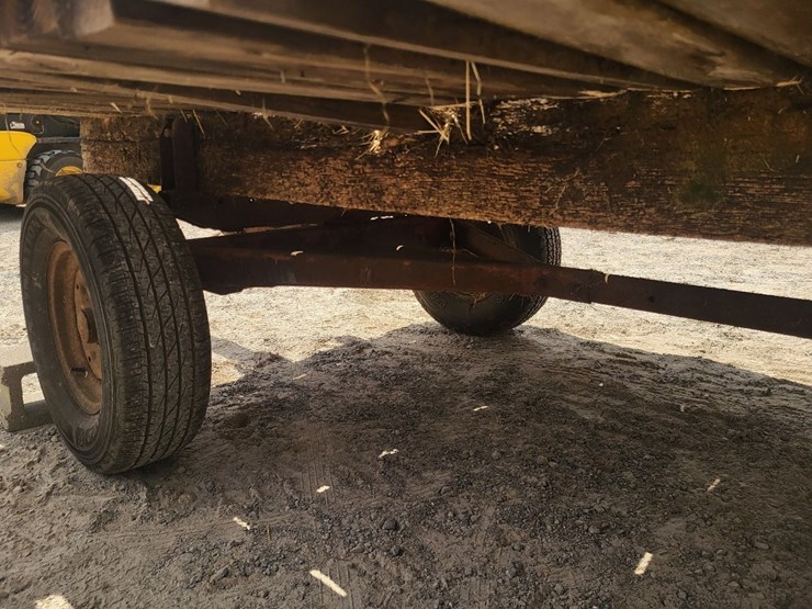 hay-wagon-w/running-gear-image-17