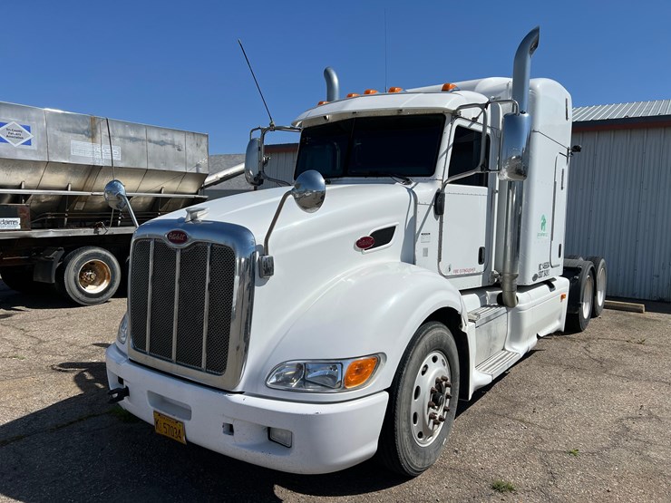 2011-peterbilt-386-image-1