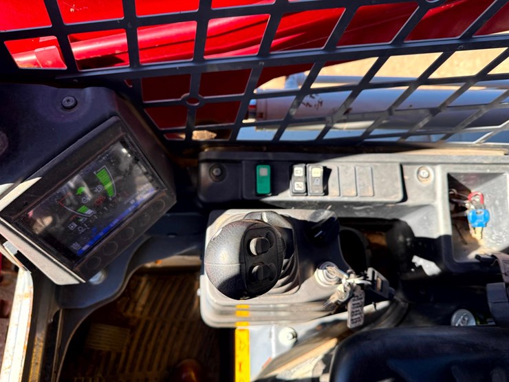 2020-takeuchi-tl8r2-image-16