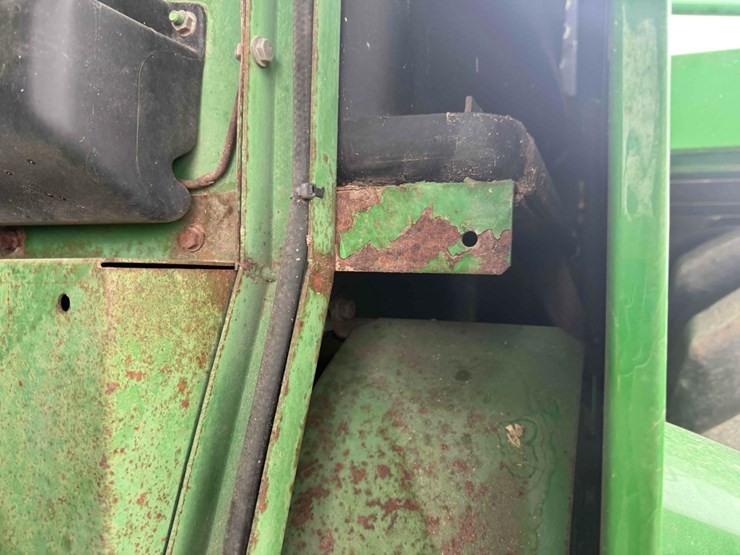 2005-john-deere-7400-image-28
