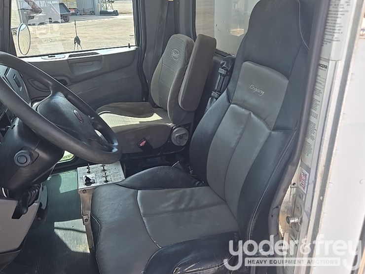 2012-peterbilt-348-image-82