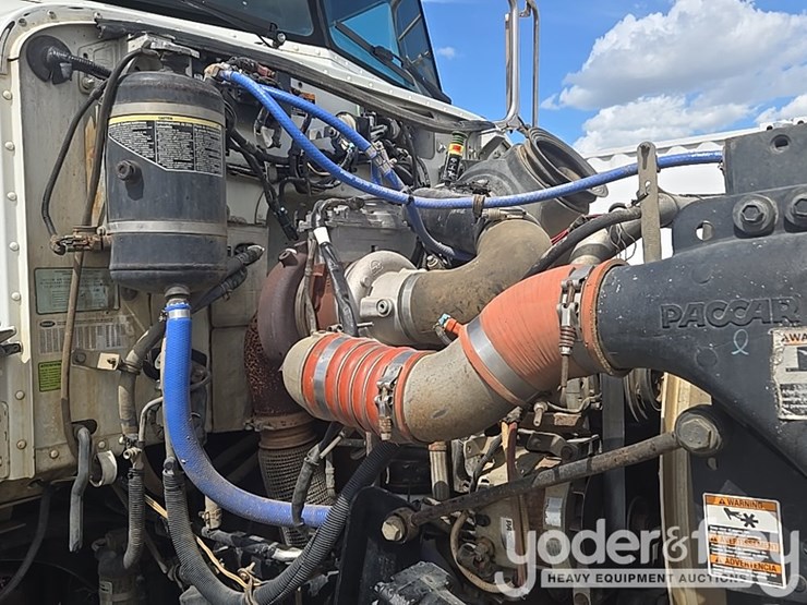 2012-peterbilt-348-image-69
