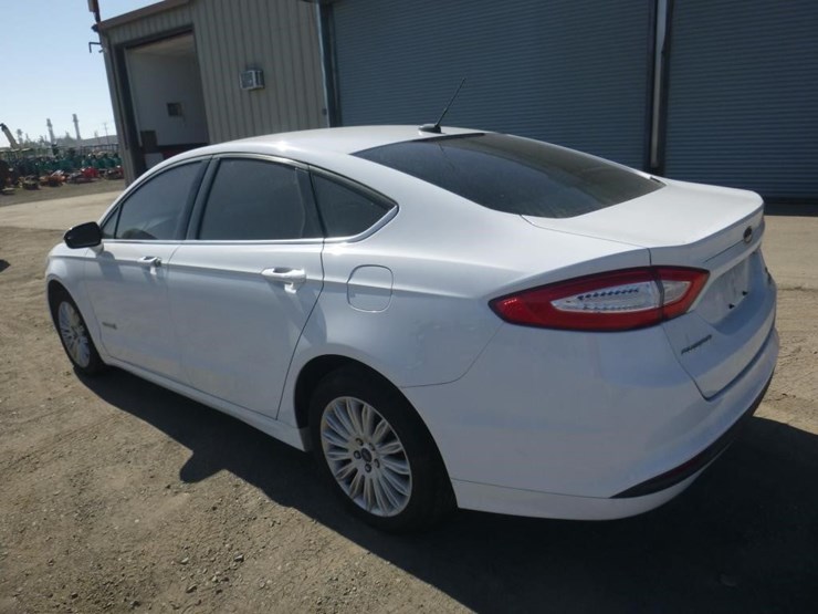 2014-ford-fusion-sedan-image-4
