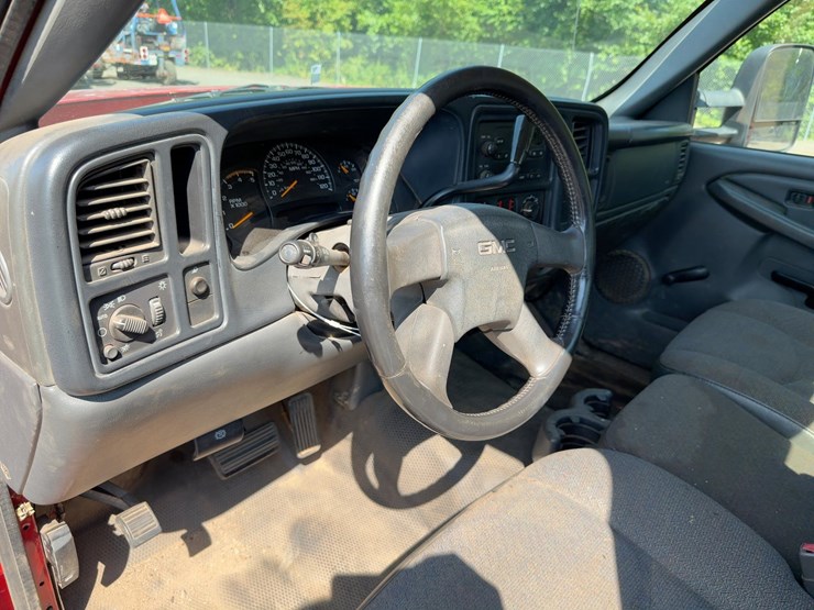 2005-chevrolet-3500-image-18