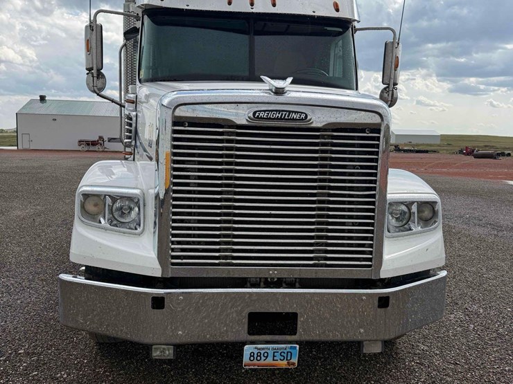 2018-freightliner-semi-image-9