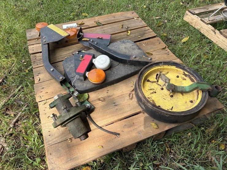 pallet-misc-john-deere-planter-parts-image-6