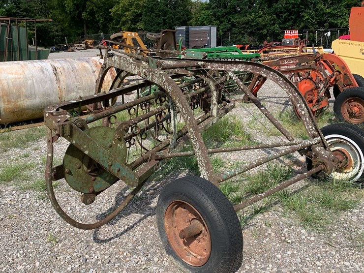 side-delivery-hay-rake-image-10