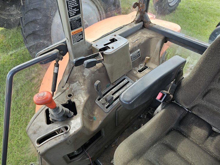 2015-kubota-m108s-image-12