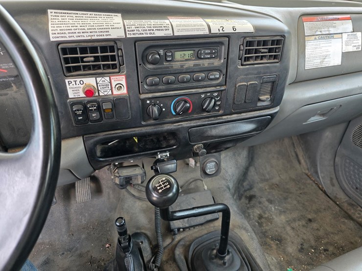 f750-bucket-truck-image-16