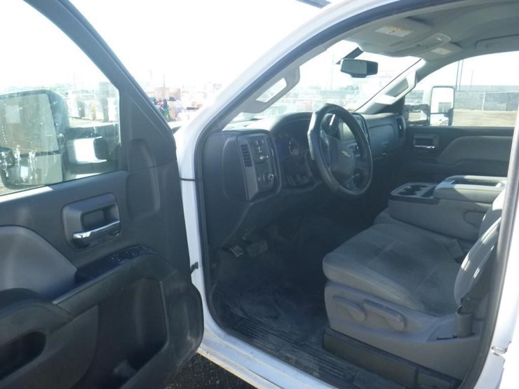 2018-chevrolet-2500-image-5