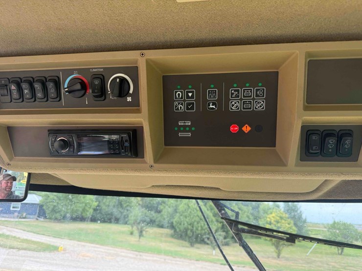 2005-john-deere-7400-image-46