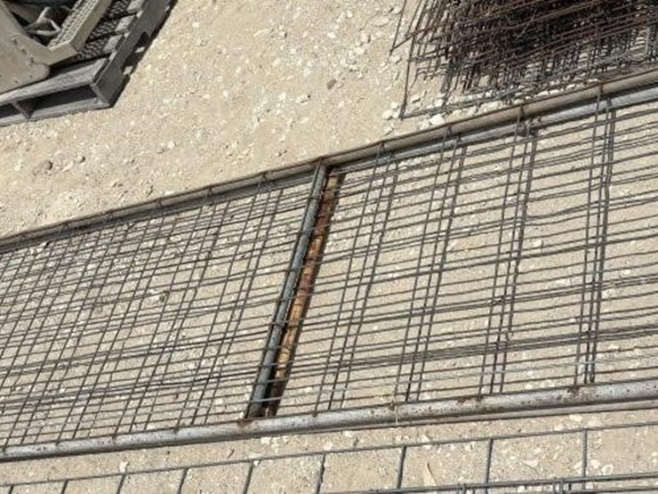 l3---(2)16x3-small-livestock-panels-image-1