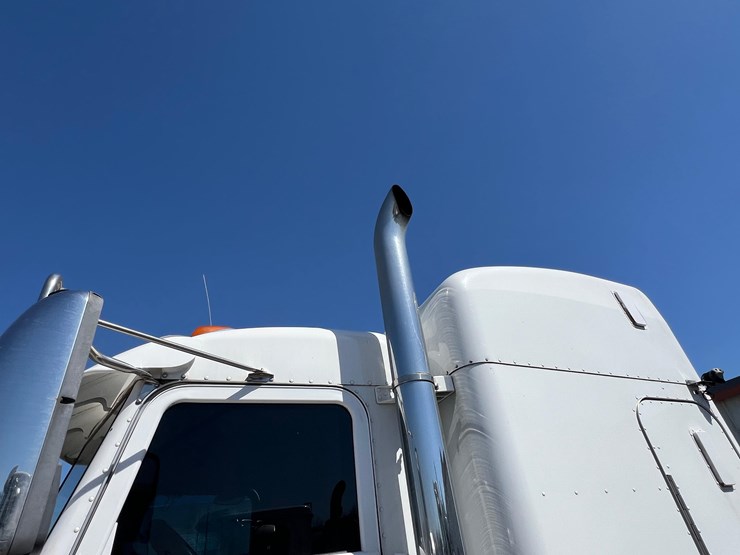 2011-peterbilt-386-image-18