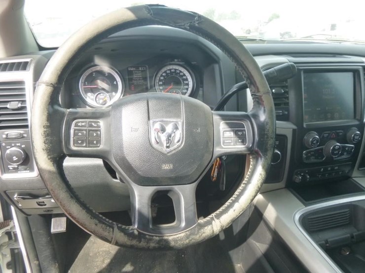 2016-dodge-ram-3500-image-10