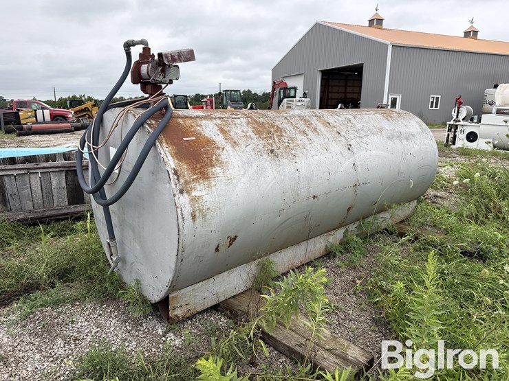 1,000-gal-fule-tank-w/-pump-image-1