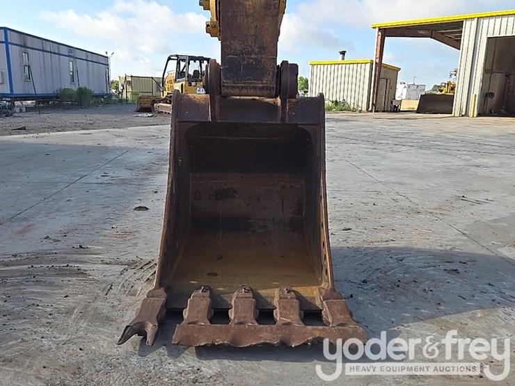 2019-caterpillar-336-image-22