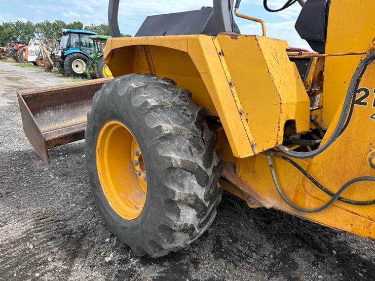 deere-210c-image-8