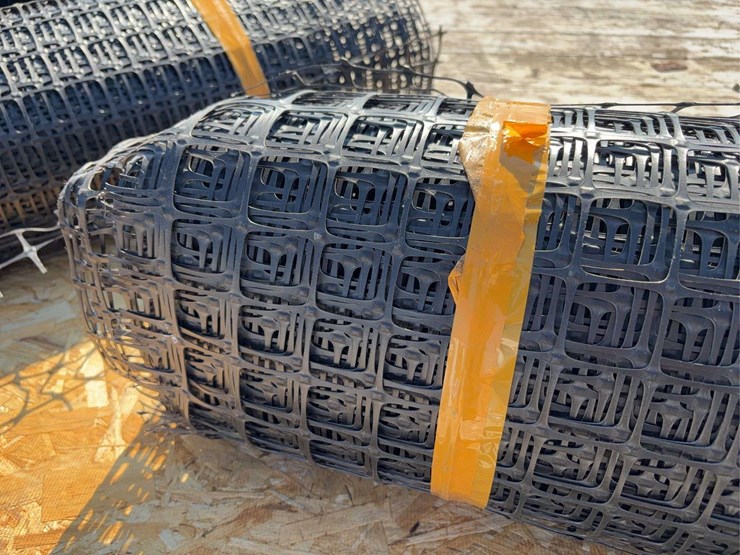 black-plastic-mesh-safety-fencing-roll-3.3ft-x-164ft-image-3